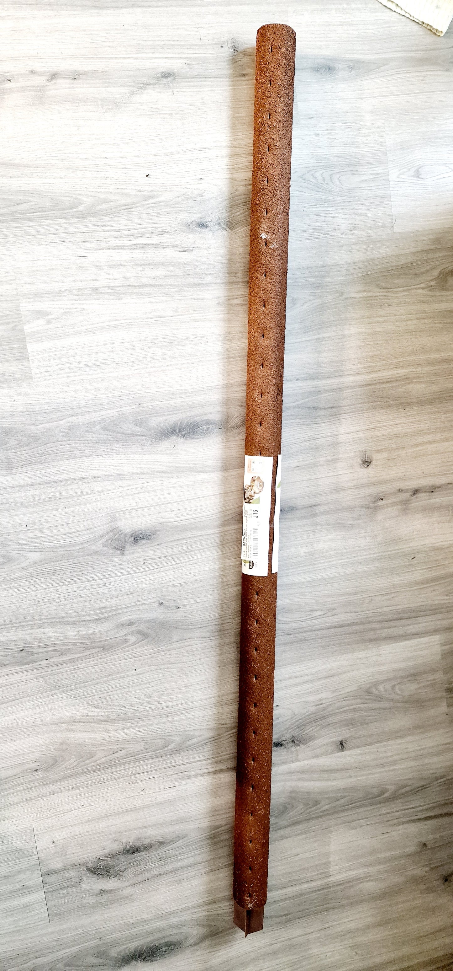 Kratiste Biobased Bark Effect 150cm length x 6cm wide Diameter Climbing Pole - Collection only